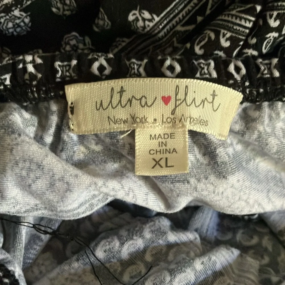 Ultra Flirt Black and White Patterned Romper Size XL - Picture 3 of 5